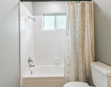 207 Woodvale Drive - Photo Thumbnail 26