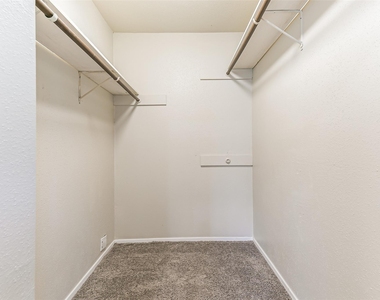 207 Woodvale Drive - Photo Thumbnail 20