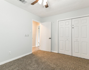 207 Woodvale Drive - Photo Thumbnail 24