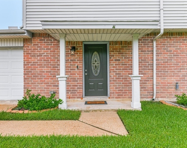 207 Woodvale Drive - Photo Thumbnail 3