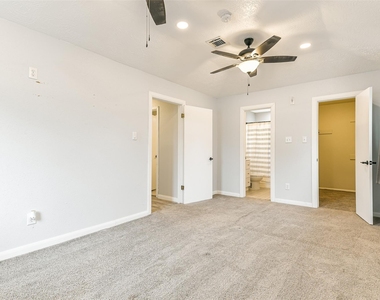 207 Woodvale Drive - Photo Thumbnail 19