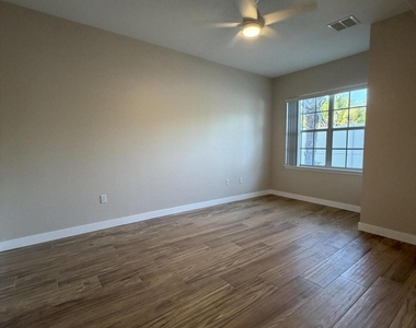 105 Turpial Way - Photo Thumbnail 7