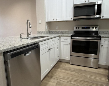 105 Turpial Way - Photo Thumbnail 6