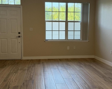 105 Turpial Way - Photo Thumbnail 1