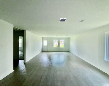 6611 Water Oak Green Lane - Photo Thumbnail 4