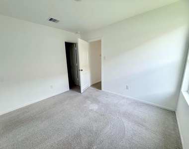 6611 Water Oak Green Lane - Photo Thumbnail 12