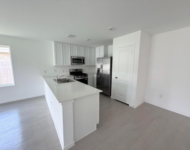 6611 Water Oak Green Lane - Photo Thumbnail 5