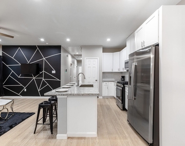 4661 Clover Street - Photo Thumbnail 5