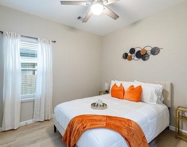 4661 Clover Street - Photo Thumbnail 15