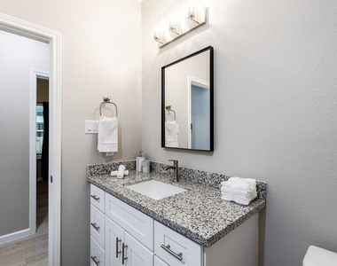 4661 Clover Street - Photo Thumbnail 14