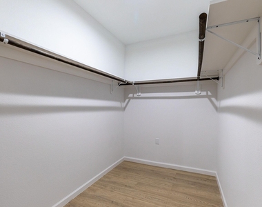 4661 Clover Street - Photo Thumbnail 22