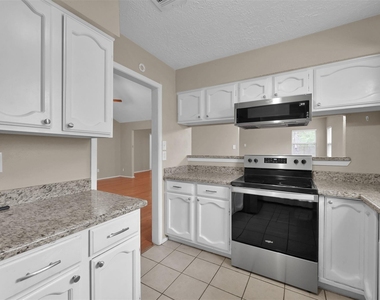 16858 Gleneagle Drive N - Photo Thumbnail 8