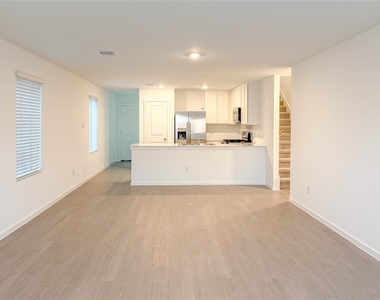 3016 Angelic Rose Lane - Photo Thumbnail 11