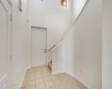 733 Ventura Drive - Photo Thumbnail 3