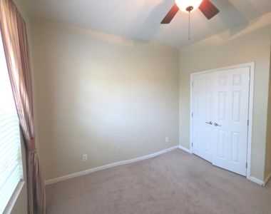 1576 Peregrine Circle - Photo Thumbnail 17