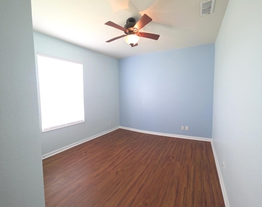1576 Peregrine Circle - Photo Thumbnail 16
