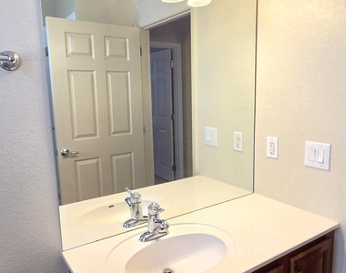 1576 Peregrine Circle - Photo Thumbnail 21