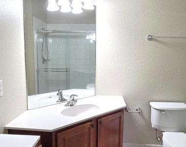 1576 Peregrine Circle - Photo Thumbnail 13