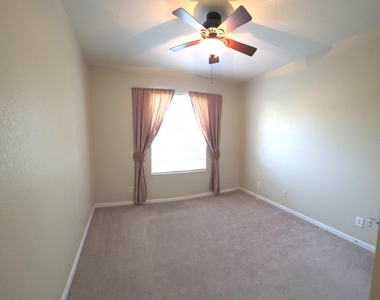 1576 Peregrine Circle - Photo Thumbnail 18