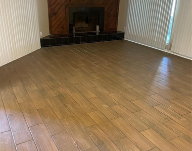 12419 Sungate Lane - Photo Thumbnail 2