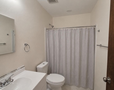 246 Jepson Street - Photo Thumbnail 4