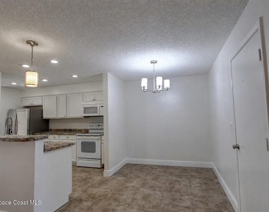 283 E Towne Place - Photo Thumbnail 4