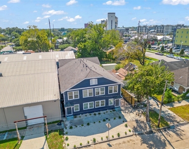 305 Roberts Street - Photo Thumbnail 6