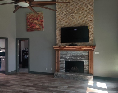 644 Durham Drive - Photo Thumbnail 4