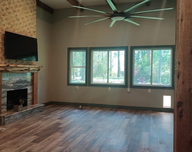 644 Durham Drive - Photo Thumbnail 5