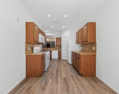 7218 Fox Hall Lane - Photo Thumbnail 4