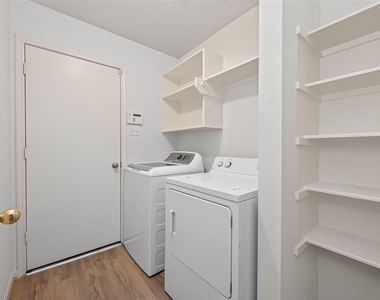 7218 Fox Hall Lane - Photo Thumbnail 7