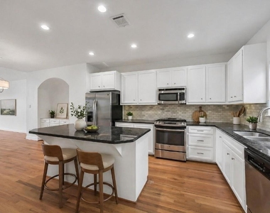 650 Westcross Street - Photo Thumbnail 2