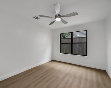 650 Westcross Street - Photo Thumbnail 10
