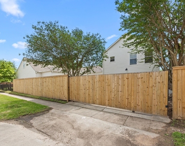 945 Dorothy Street - Photo Thumbnail 2