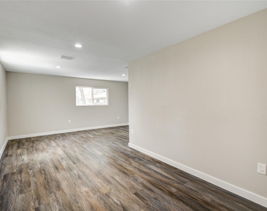 418 S Kansas Street - Photo Thumbnail 12