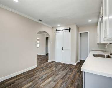 418 S Kansas Street - Photo Thumbnail 10