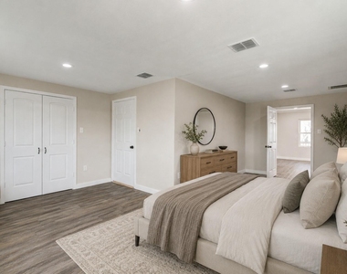 418 S Kansas Street - Photo Thumbnail 3