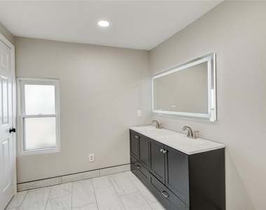 418 S Kansas Street - Photo Thumbnail 18