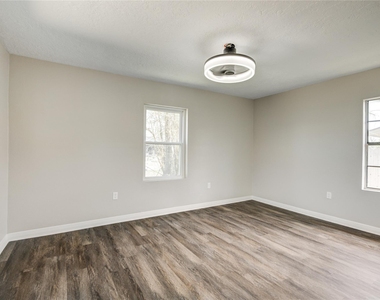 418 S Kansas Street - Photo Thumbnail 24
