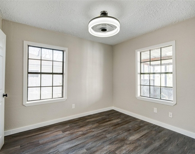 418 S Kansas Street - Photo Thumbnail 20