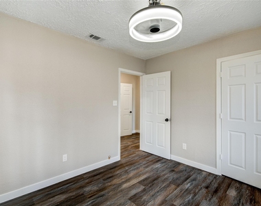 418 S Kansas Street - Photo Thumbnail 21