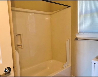 2508 S Houston Avenue - Photo Thumbnail 9