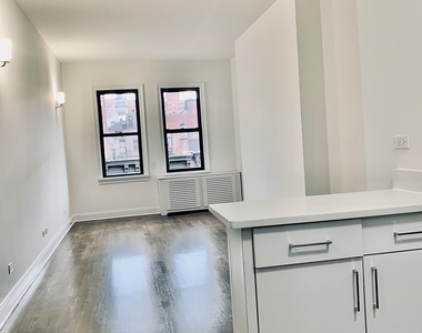 West 22 Street - Photo Thumbnail 3