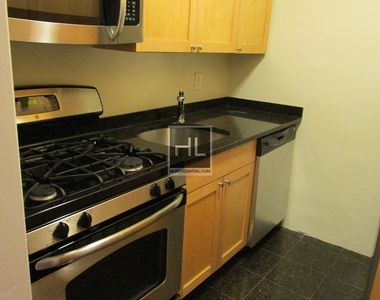 East 67 Street - Photo Thumbnail 5