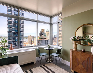 West 47th Street - Photo Thumbnail 1