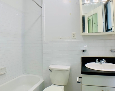 East 46 Street - Photo Thumbnail 4