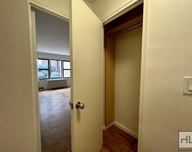 East 63 Street - Photo Thumbnail 3
