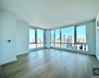 West 38th Street - Photo Thumbnail 2