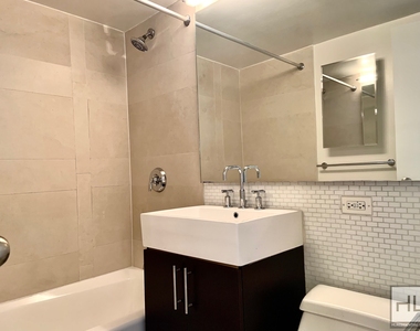 East 63 Street - Photo Thumbnail 5
