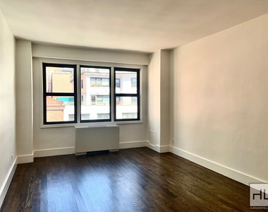 East 63 Street - Photo Thumbnail 3